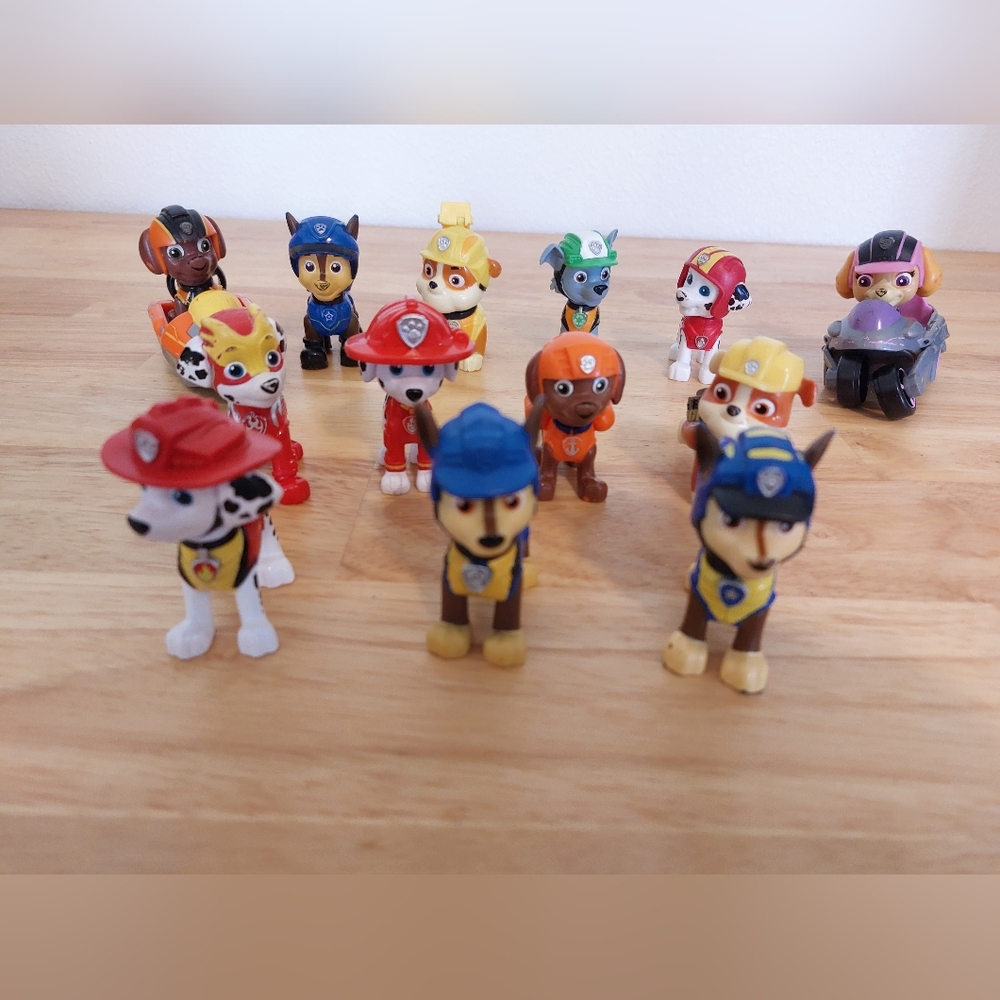 13 Paw Patrol Figures